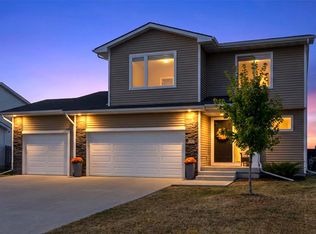 950 Cedar St, Waukee, IA 50263