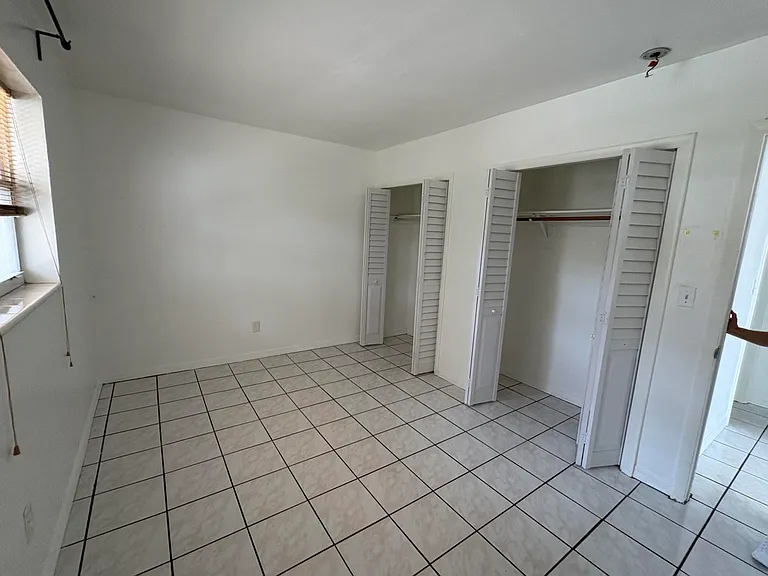 231 SW 8th St #1 — Photo 24