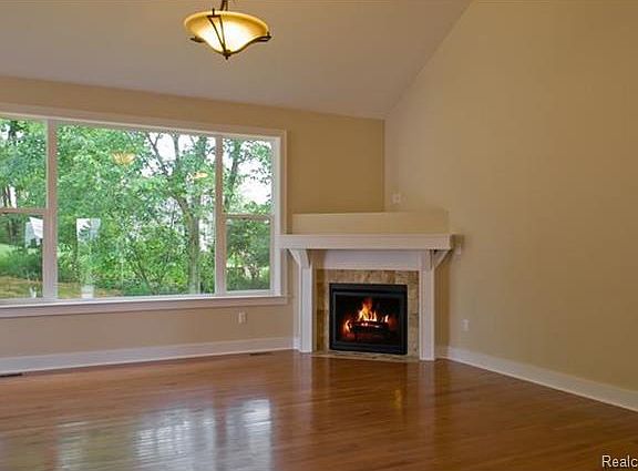 2nd image of 1296 Yosemite Valley Dr