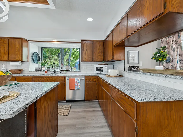 3911 Morrison Cir — Photo 16