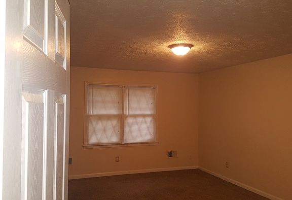 5th image of 2120 Golfview Dr SE