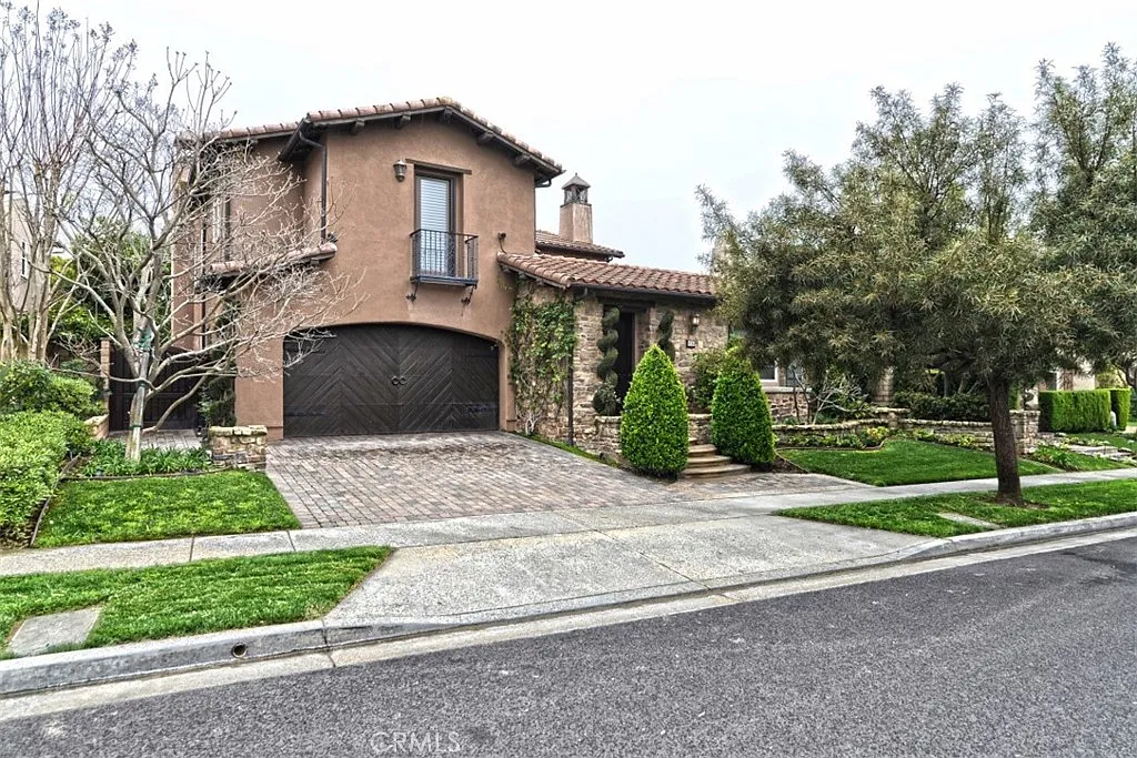 4 bed, 3.5 bath, 3698 sqft, $8,500 — Photo 1