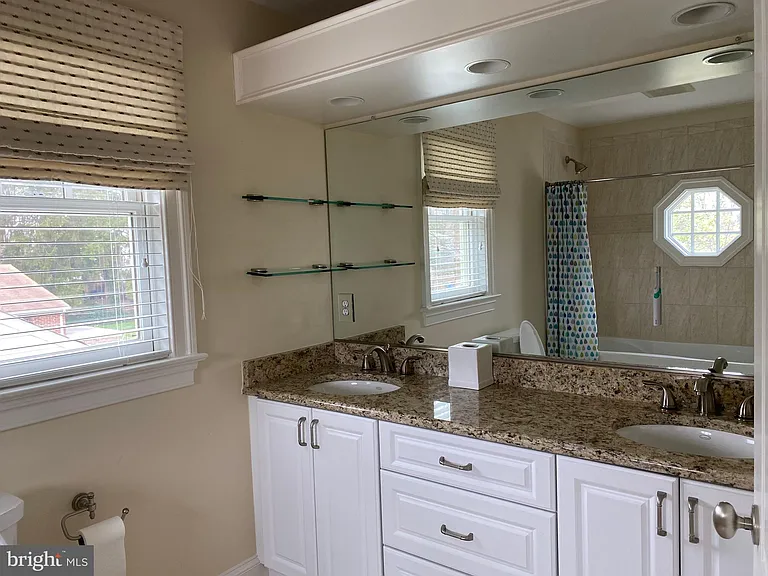 2138 Patrick Henry Dr — Photo 33