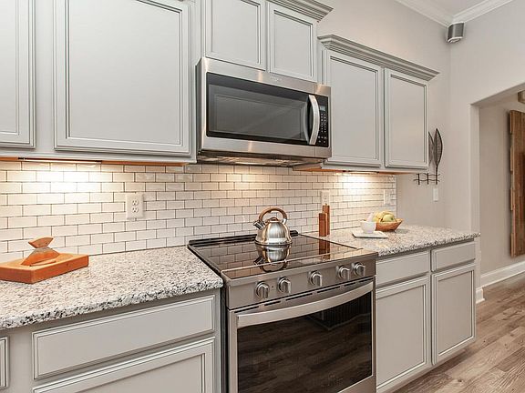 4th image of 2924 Watervale Dr