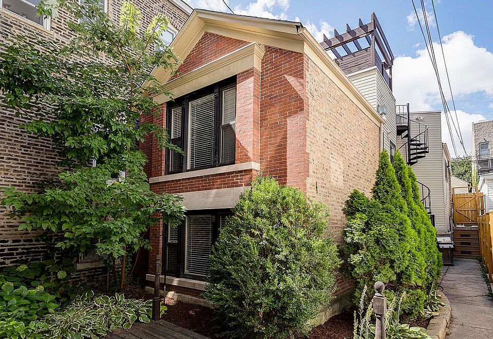 1st image of 1068 N Marshfield Ave APT 3