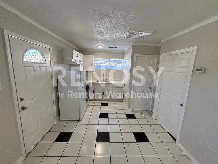 2818 W Heatherbrae Dr — Photo 33
