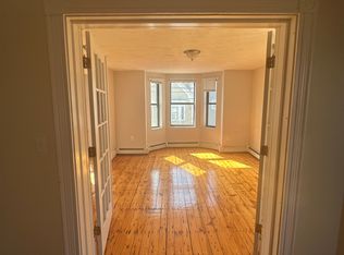 140 Falcon St APT 3, Boston, MA 02128