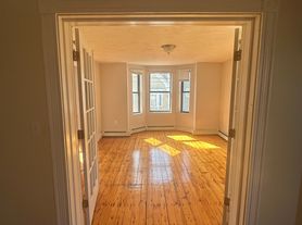140 Falcon St