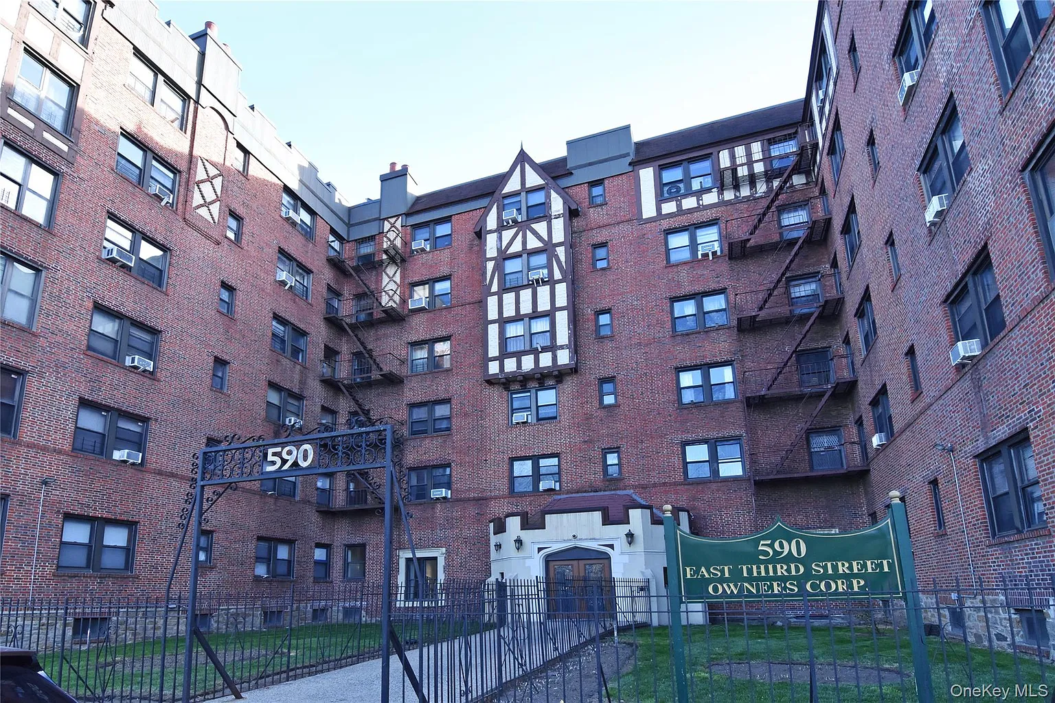 590 E 3rd Street #3M photo 1