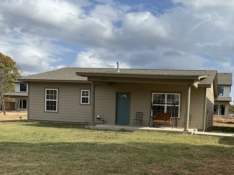1704 E Downing St — Photo 7