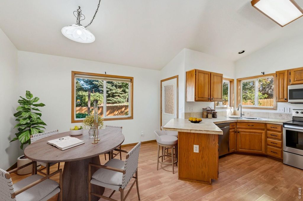 430 Derry Dr