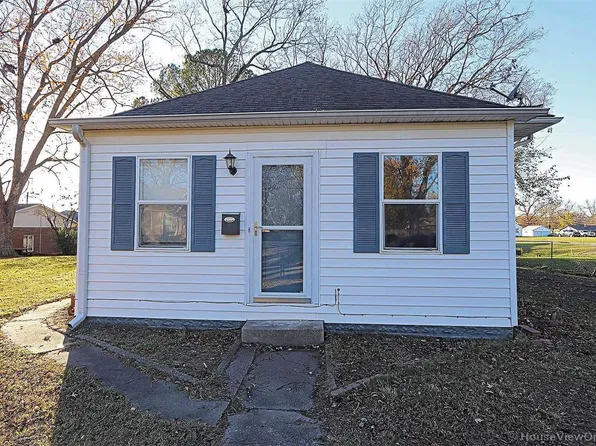 209 Chester Ave, Scott City, MO 63780