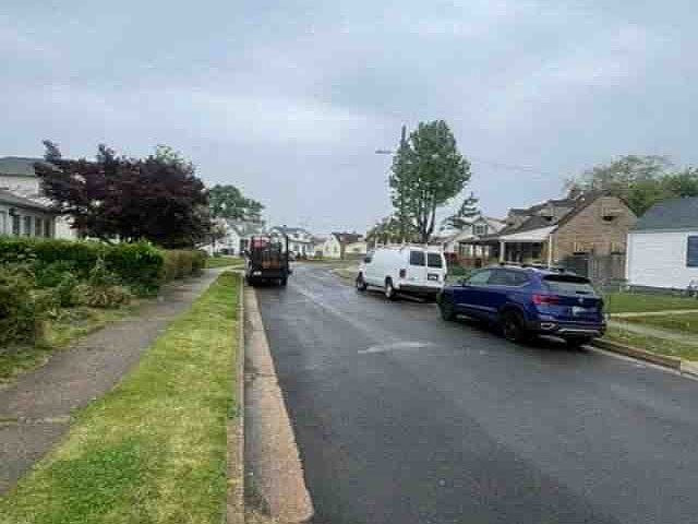 2nd image of 3480 Loganview Dr