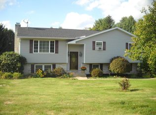 1070 Meadowcrest Dr, Shavertown, PA 18708