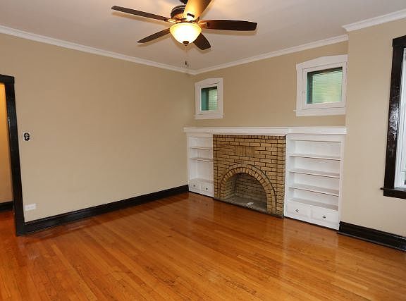 4th image of 2958 N Washtenaw Ave APT 02