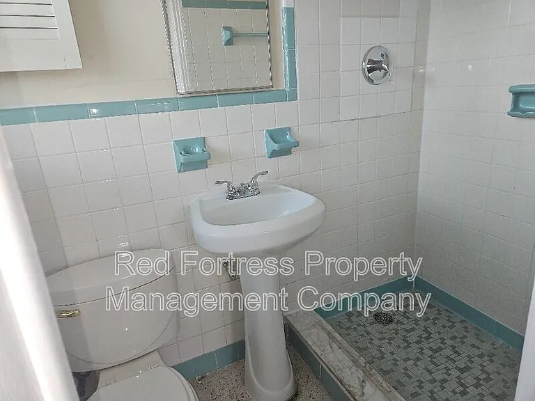 2530 Kennesaw St — Photo 8