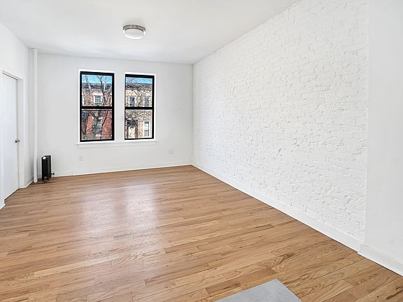 3rd image of 248 Bainbridge St APT 3