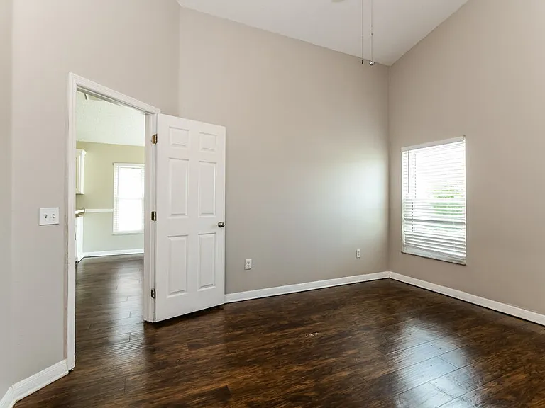 1129 Pinedale Dr — Photo 10