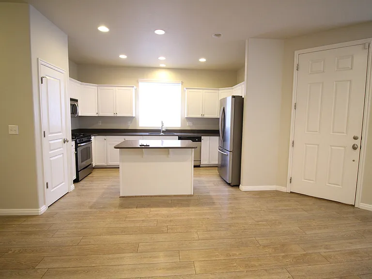 157 S 2775 W — Photo 9