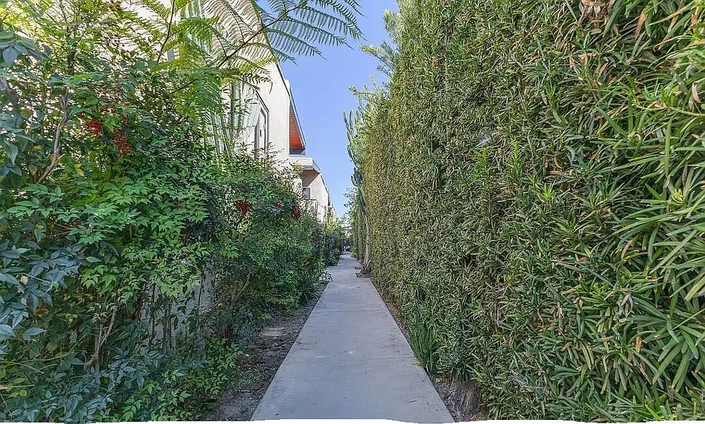 1 bed, 700 sqft, $2,200 — Photo 2