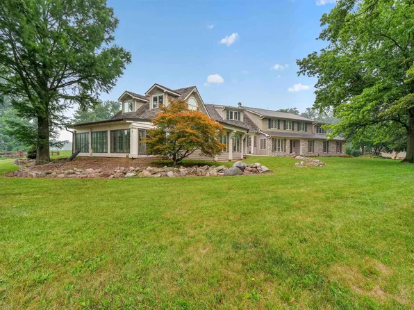 8027 Woodwind Dr, Hoagland, IN 46745