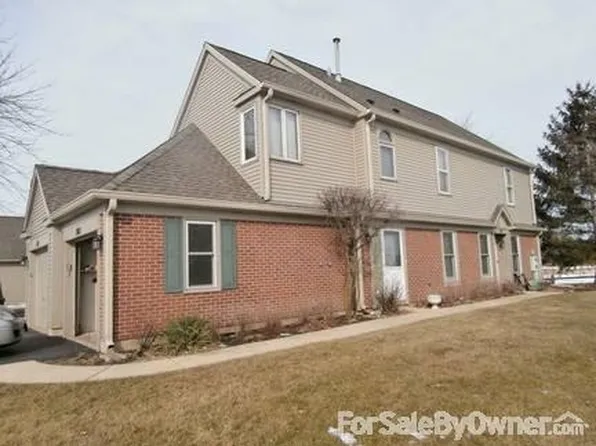 307 University Ln #6, Elk Grove Village, IL 60007