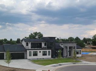 8845 W Alaska Pl, Lakewood, CO 80226