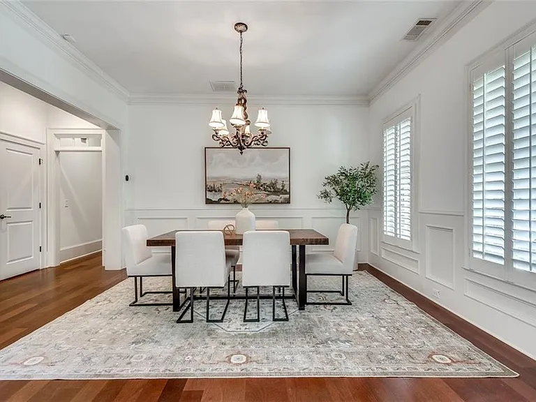 240 Lullwater Ct — Photo 10