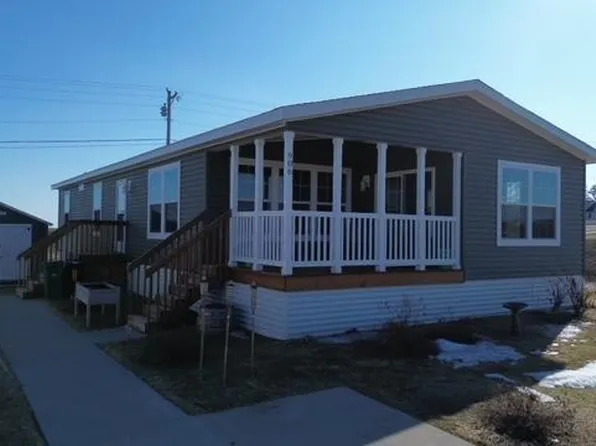 906 20 1/2 St NW, Stewartville, MN 55976
