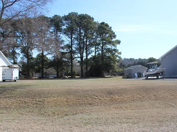 180 Yardarm Dr, Greenbackville, VA 23356