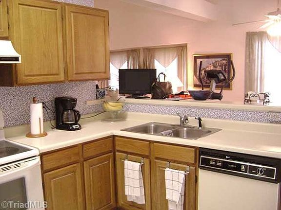 4th image of 415 Amberly Dr