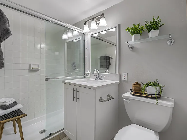 Palm Court at Wellington Apartments — Photo 11