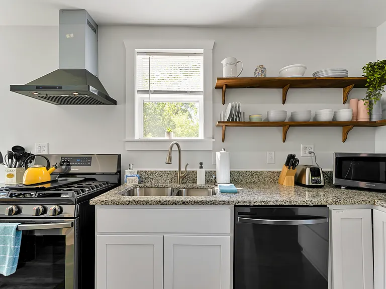 1133 E Leicester Ave — Photo 9