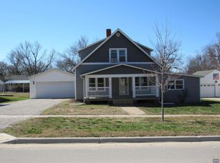 214 W 6th St, Lyndon, KS 66451