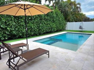 330 Sandalwood Ln, Boca Raton, FL 33487