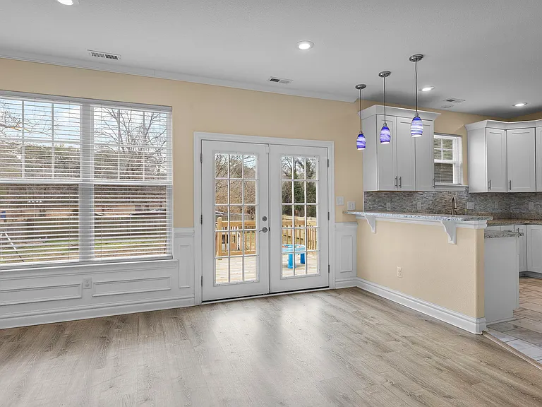 710 Beach Rd — Photo 24