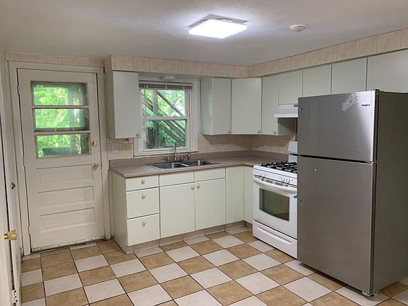 4th image of 201 Reservoir Ave APT 2