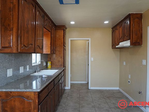 2nd image of 430 Goodman St
