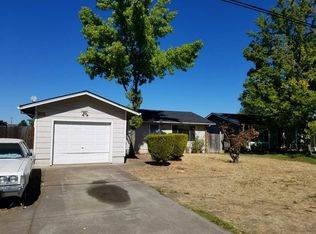 8279 Division Rd, White City, OR 97503