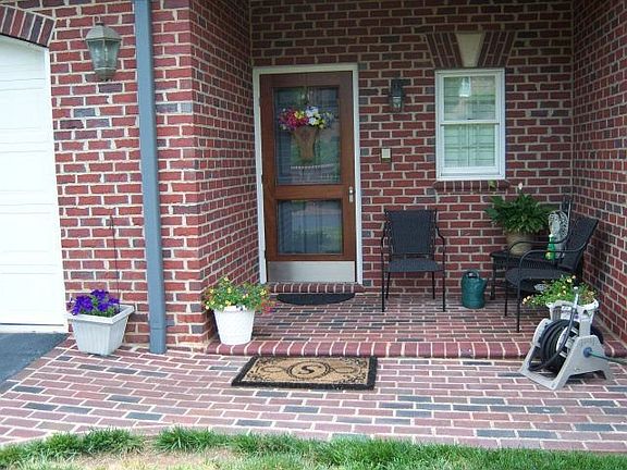 5th image of 127 Walden Ct