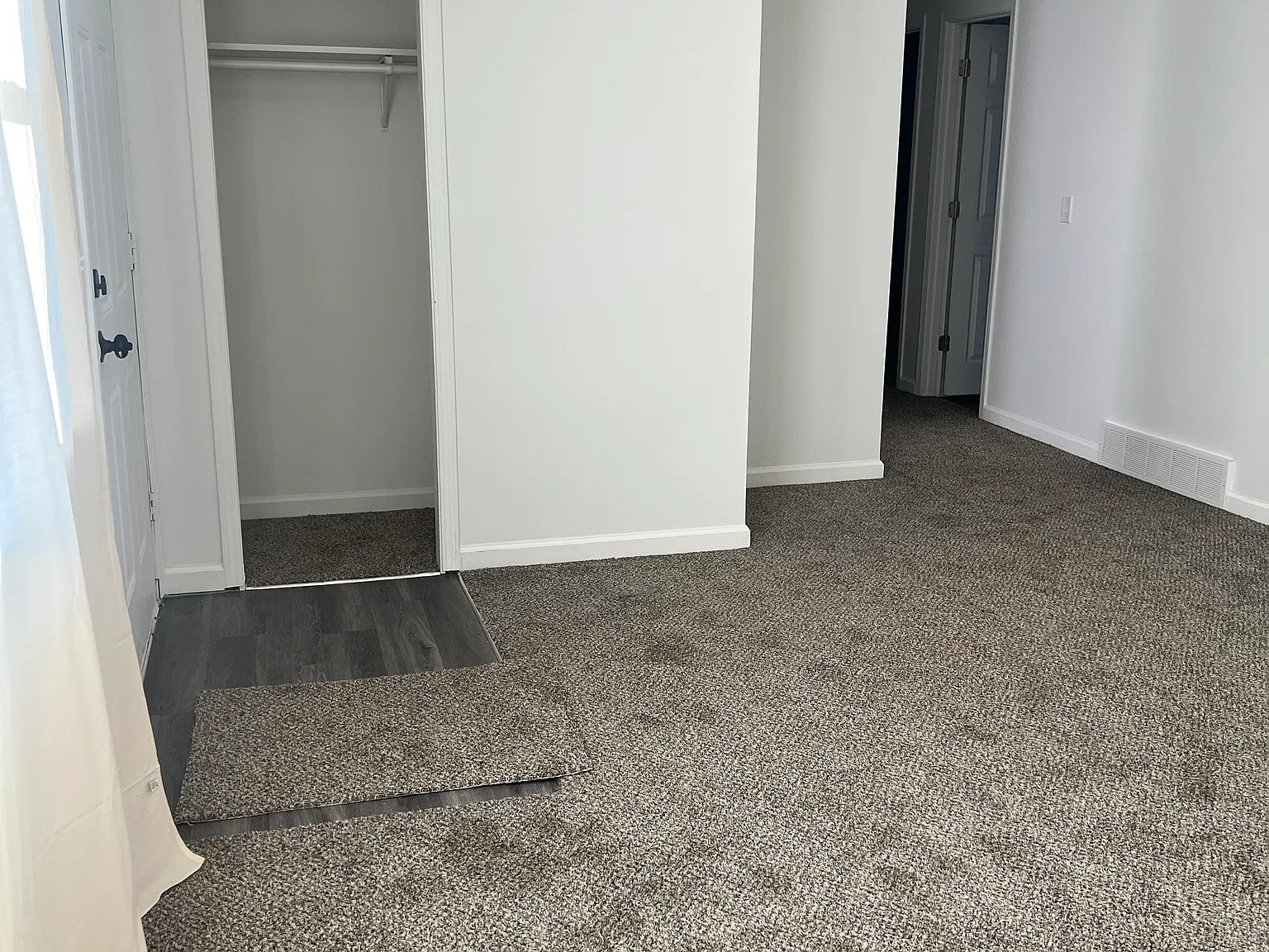 3 bed, 912 sqft, $1,550 — Photo 2
