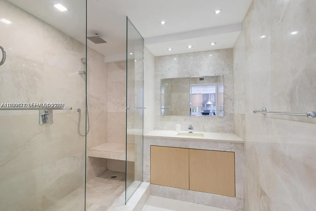 The Presidential Condo — Photo 4