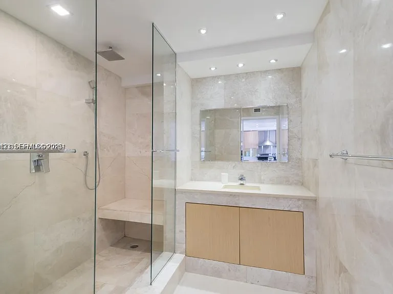 401 Ocean Dr #1124 — Photo 4