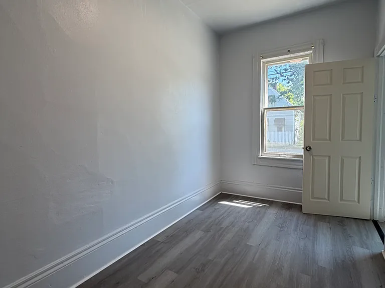 7009 Hecker Ave — Photo 18
