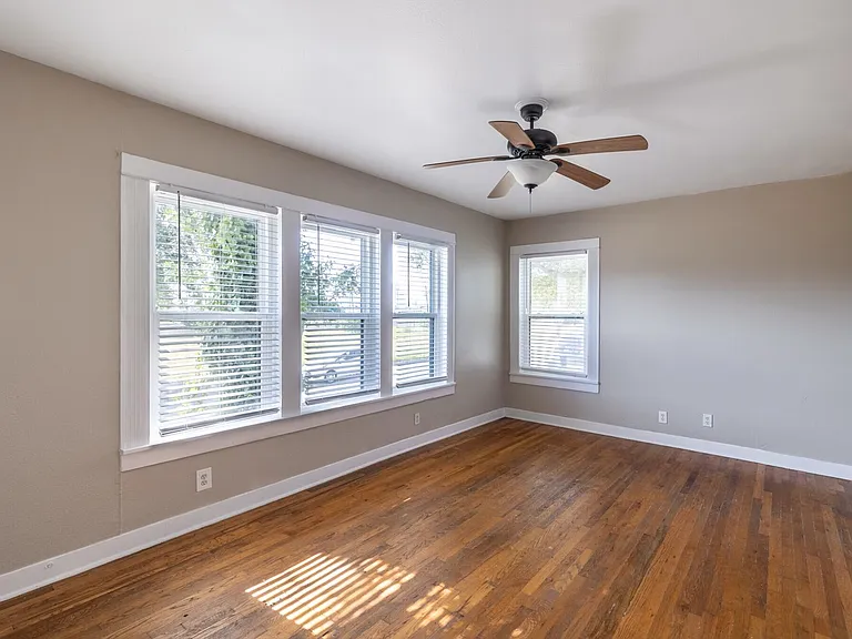 301-311 W Leuda St #301A — Photo 5