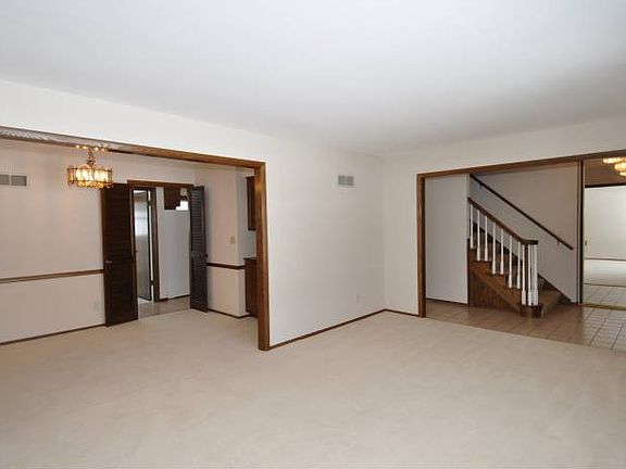 Neutral carpeting