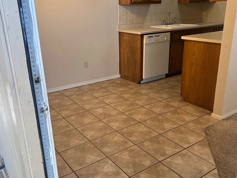 Peppertree Apartments — Photo 3