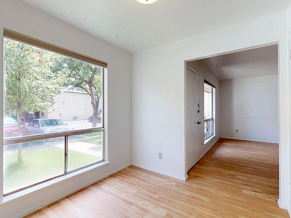 5th image of 1601 Pennsylvania St NE Unit Q5