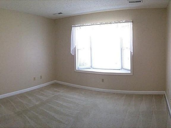 5th image of 613 Fleet Dr