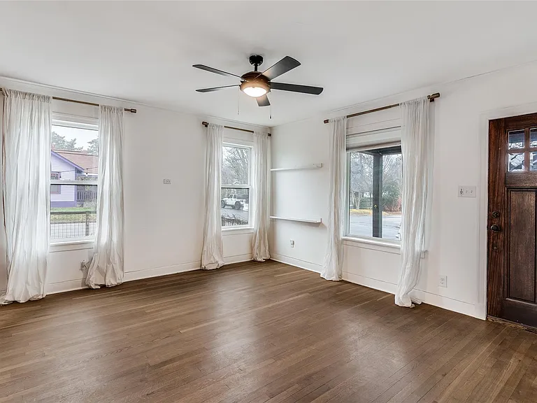 4716 Avenue G — Photo 15